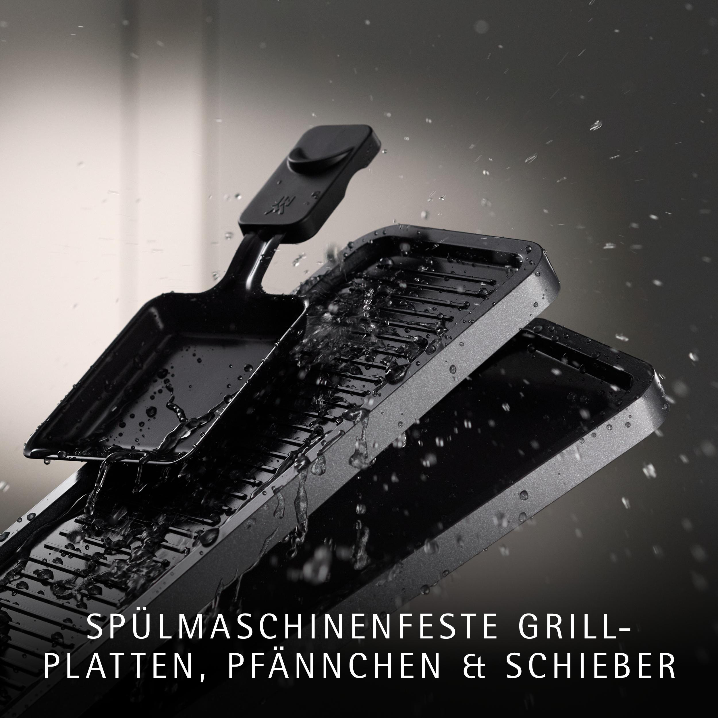 Spülmaschinenfeste Grillplatten, Pfännchen und Schieber auf dunklem Grund mit Wassertropfen.