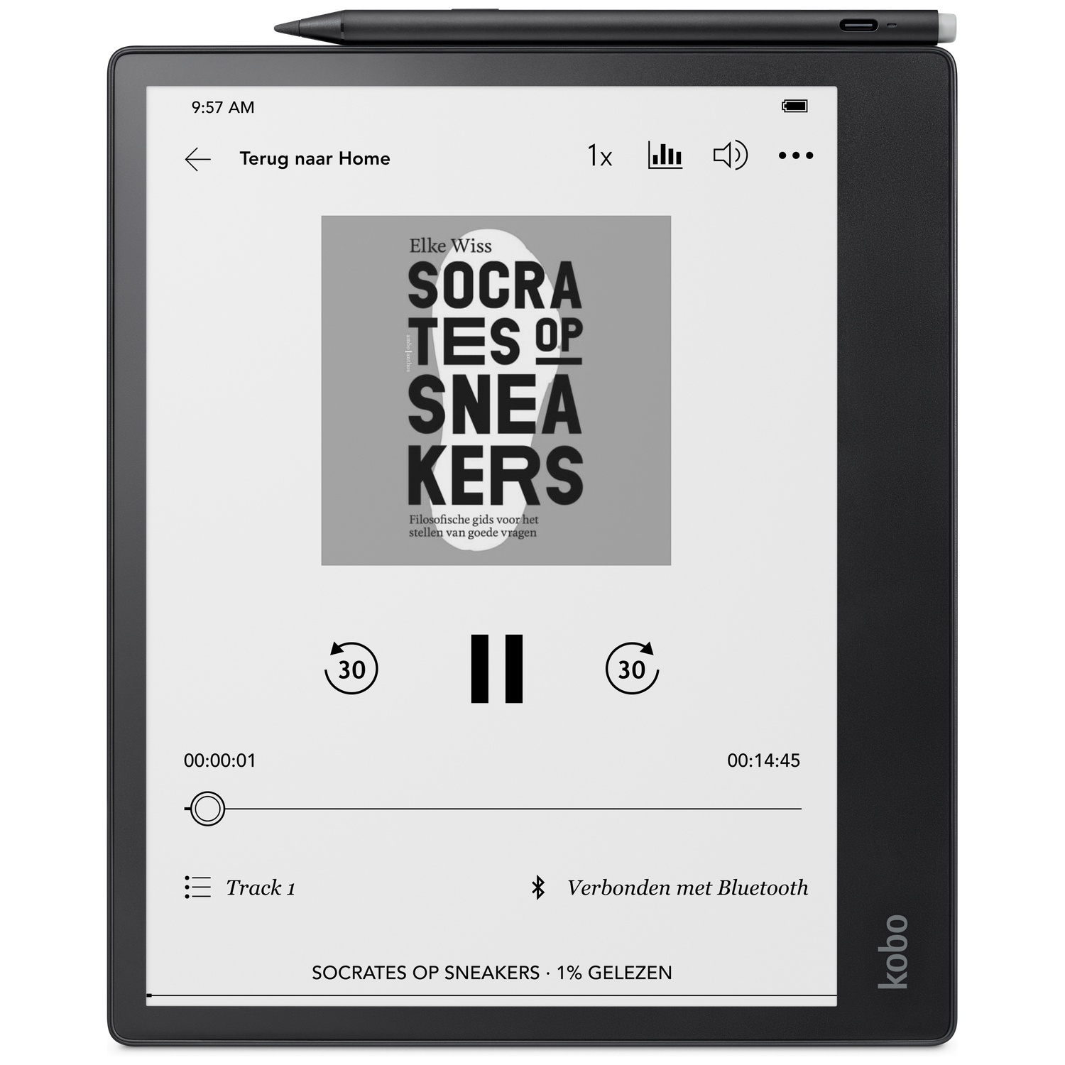 E-reader displaying an audiobook interface with 'Socrates op Sneakers' cover and playback controls.