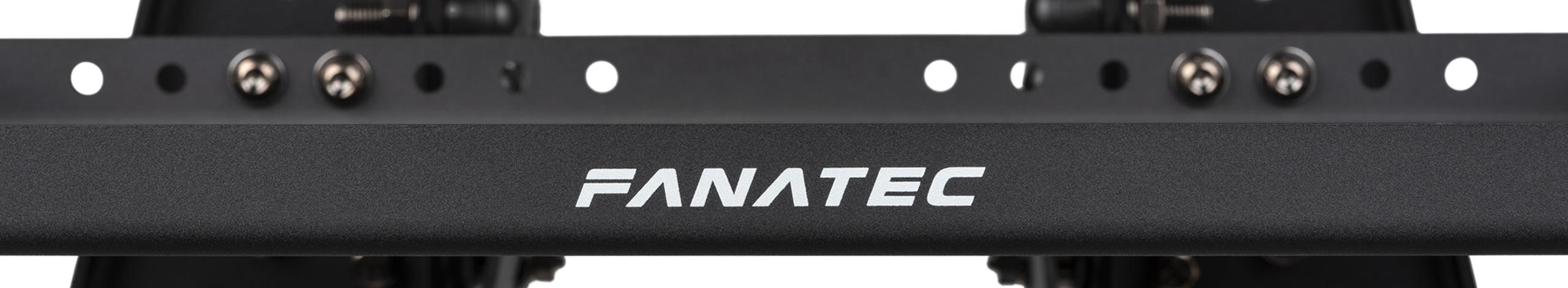 Schwarzes Metallteil mit Fanatec-Logo und Schrauben auf weißem Hintergrund.