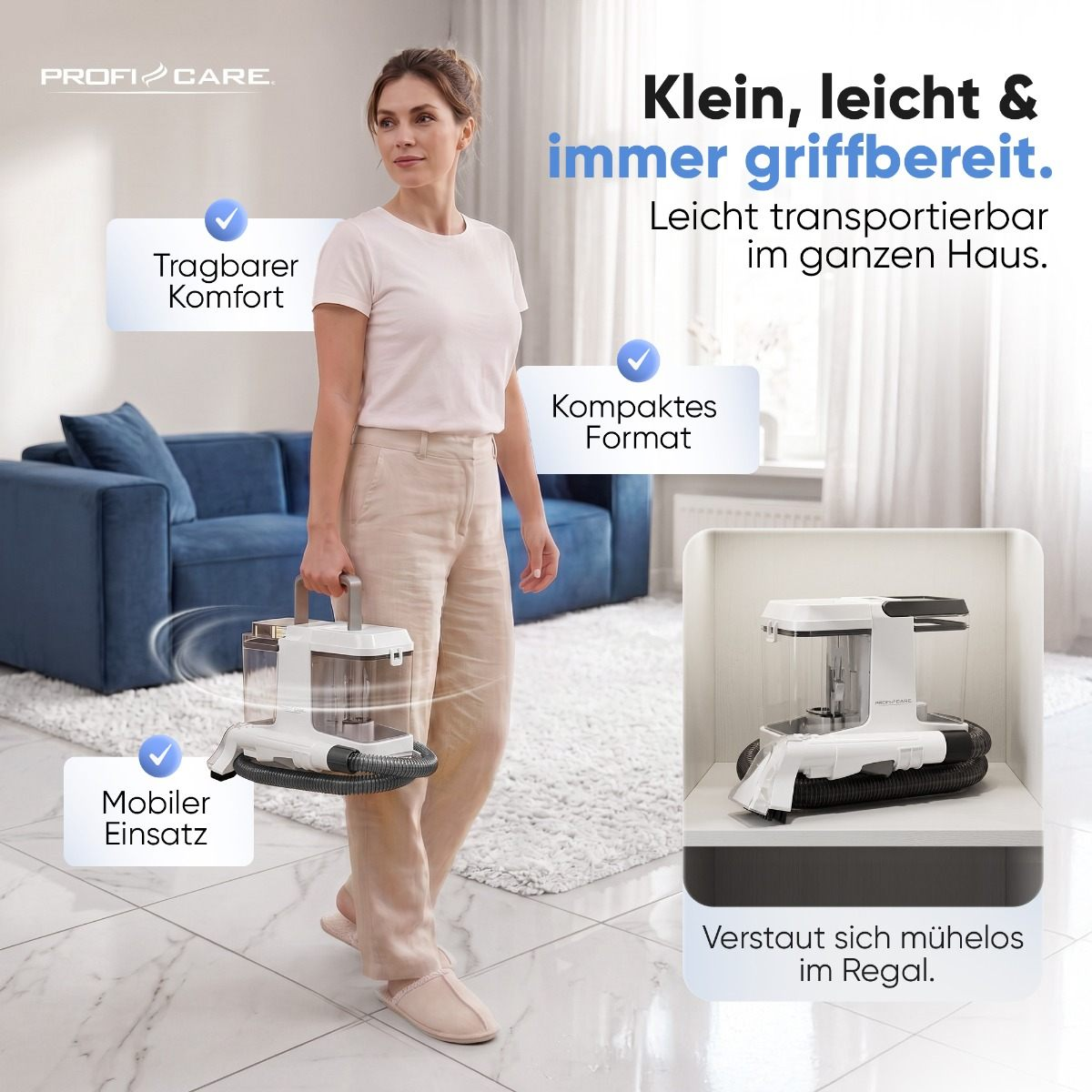 Eine Frau hält einen kompakten weißen Handstaubsauger in einem hellen Wohnzimmer.