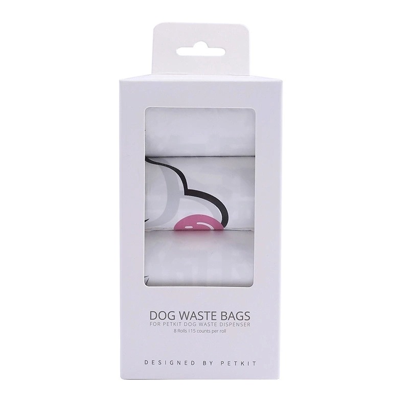 Egy fehér kartondoboz kutyaürülék-zacskókkal, a DOG WASTE BAGS logóval és felirattal.