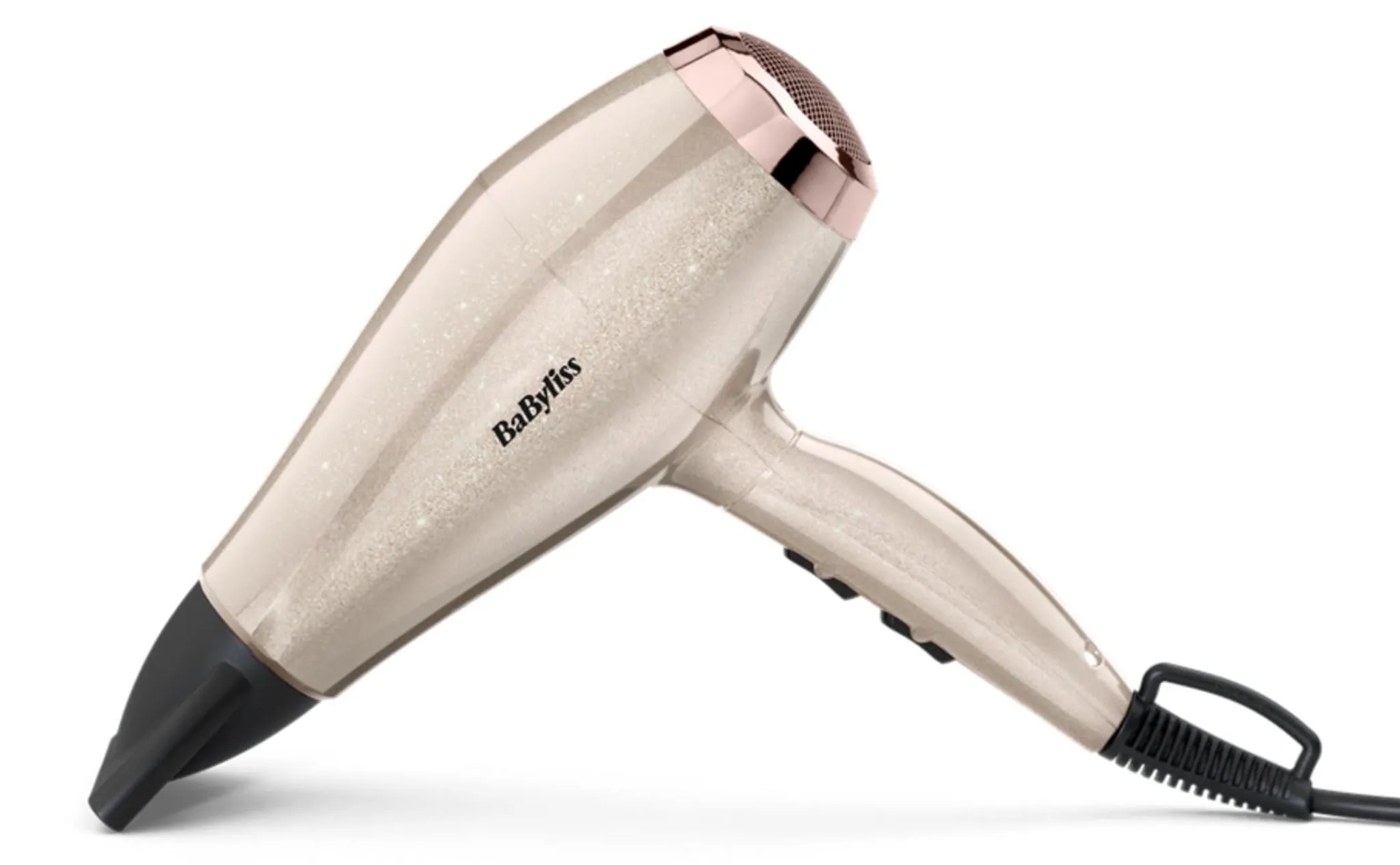 Un secador de pelo BaByliss de color champán brillante con detalles en oro rosa y boquilla negra.