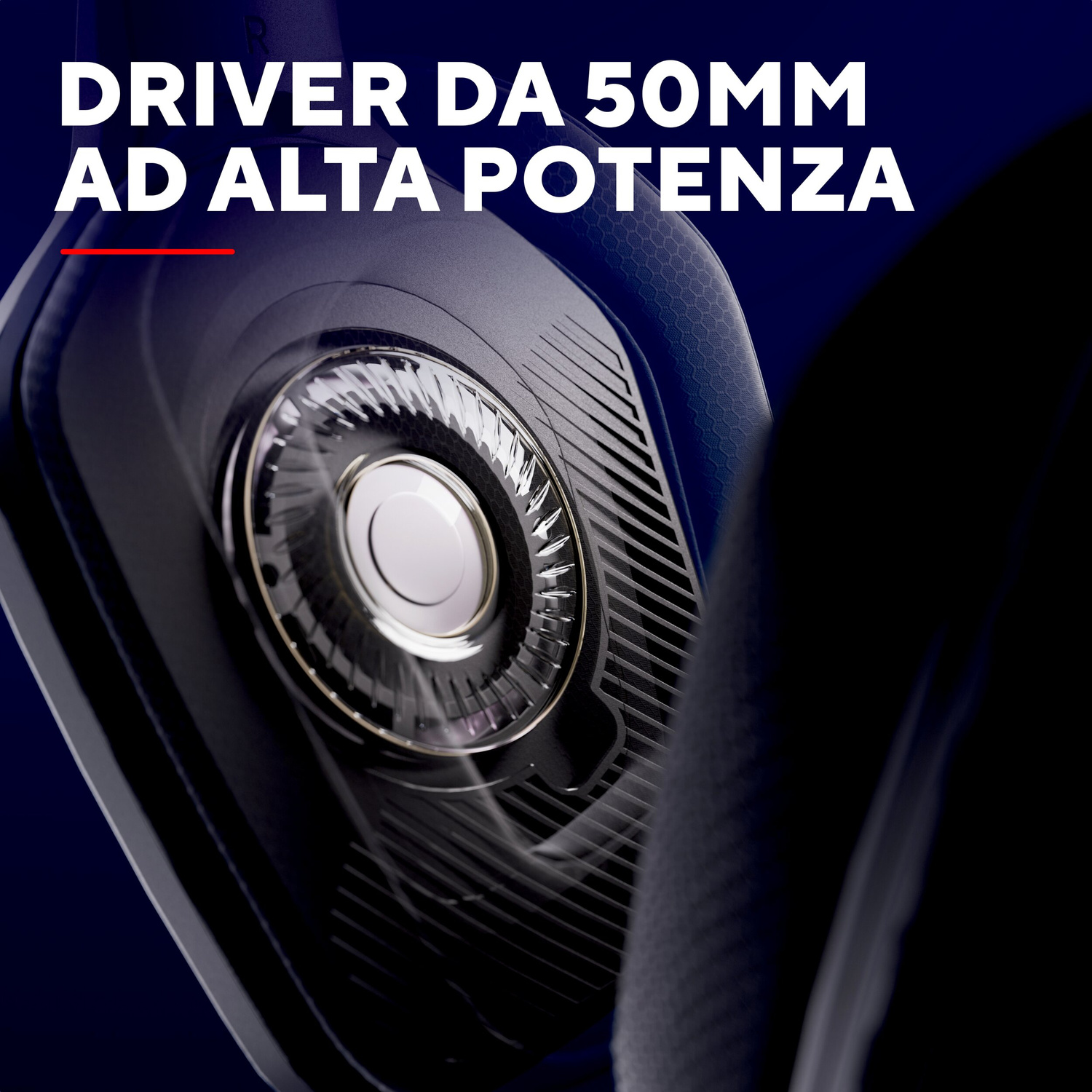 Primo piano di un auricolare da gioco con driver da 50 mm esposto e testo bianco su sfondo scuro.