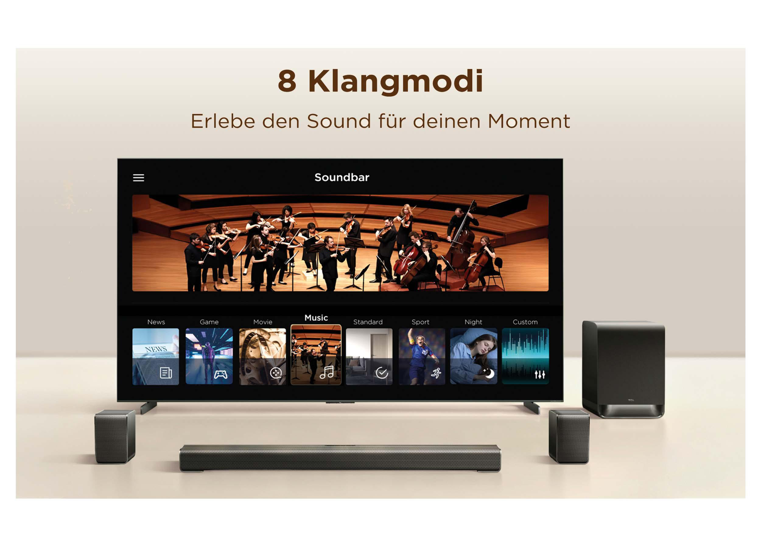 Ein Fernseher zeigt ein Orchester, verbunden mit einer Soundbar und Lautsprechern, und wirbt für acht Sound-Modi.