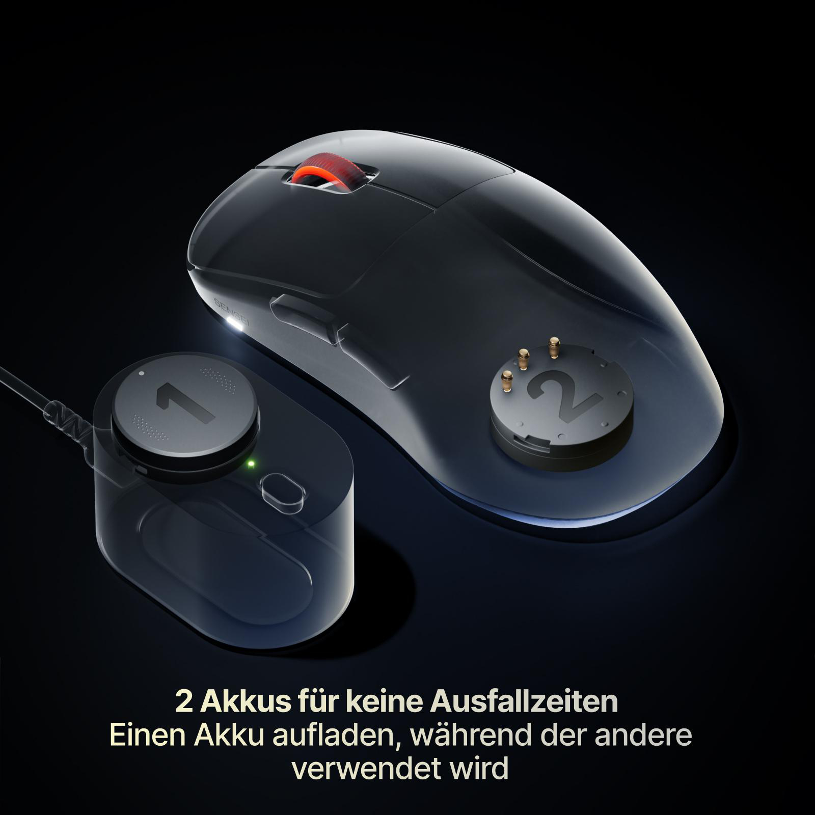 Transparente Gaming-Maus mit zwei wechselbaren Akkus und Ladestation vor schwarzem Hintergrund.