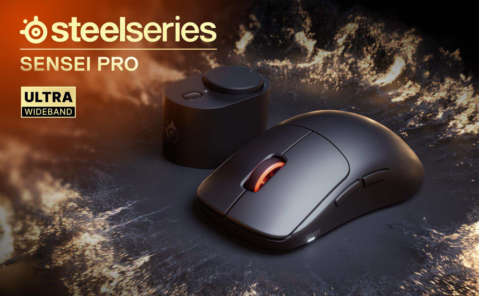Eine schwarze SteelSeries Sensei Pro Wireless-Gaming-Maus und Empfänger auf dunkler Oberfläche.