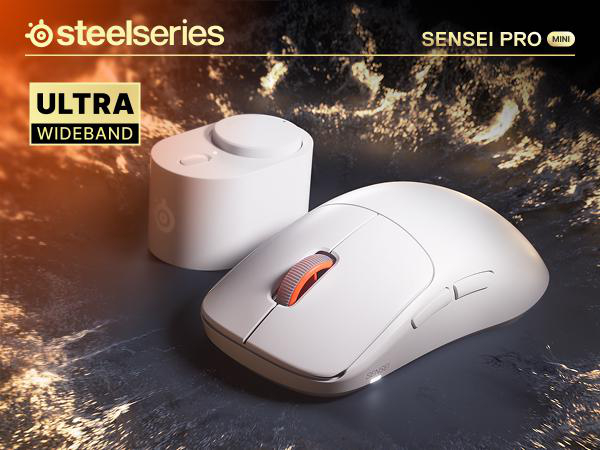 Eine weiße SteelSeries Sensei Pro Mini Maus mit Ladestation vor feurigem Hintergrund.