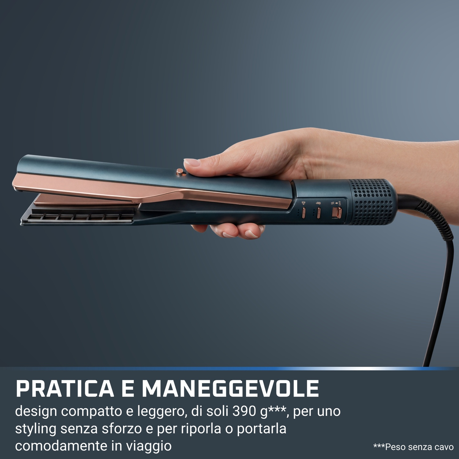 Mano tiene una piastra per capelli blu e oro rosa su sfondo grigio con testo.