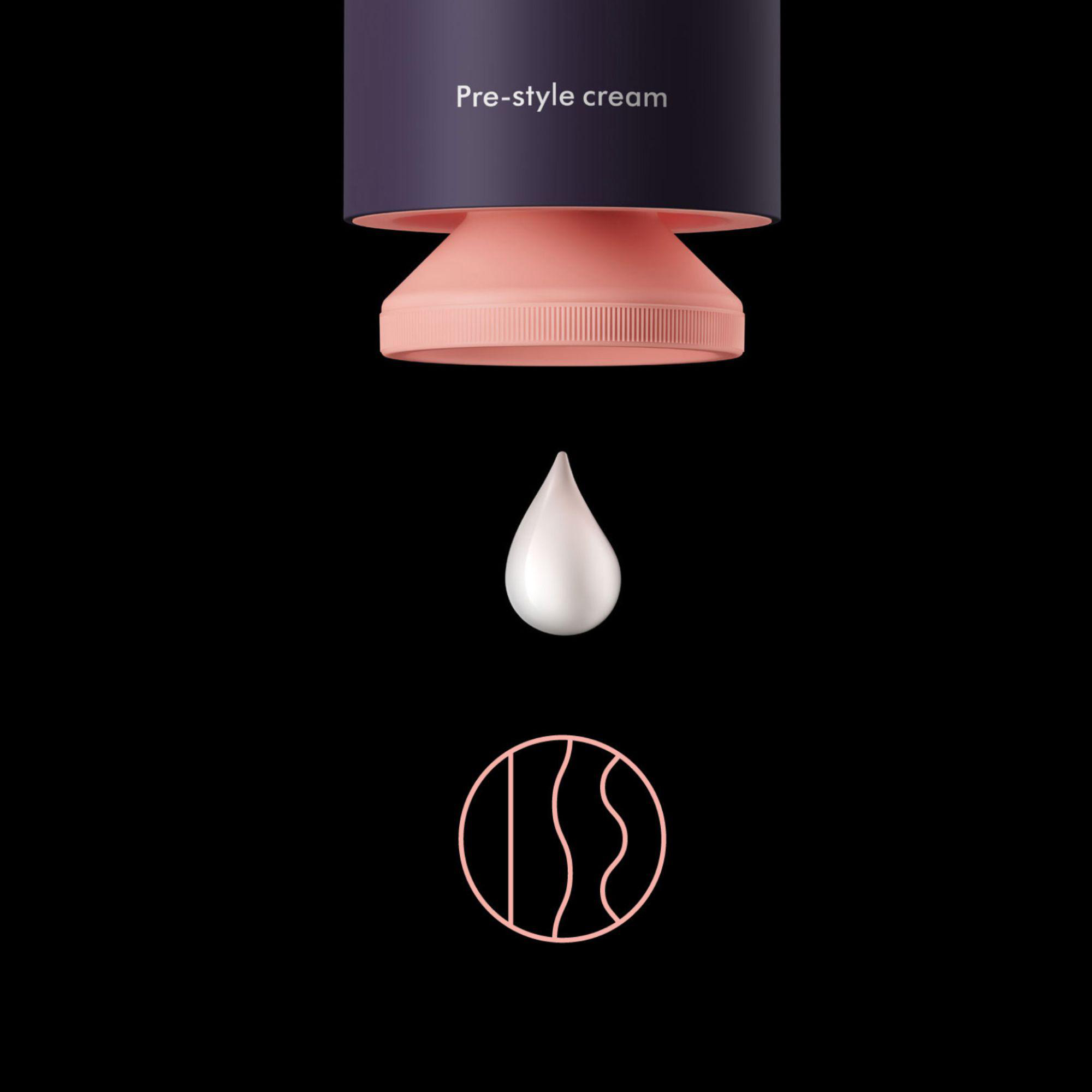 Eine lila Pre-Style-Creme-Flasche mit Pfirsichkappe gibt einen Tropfen Creme über einem Wellensymbol frei.