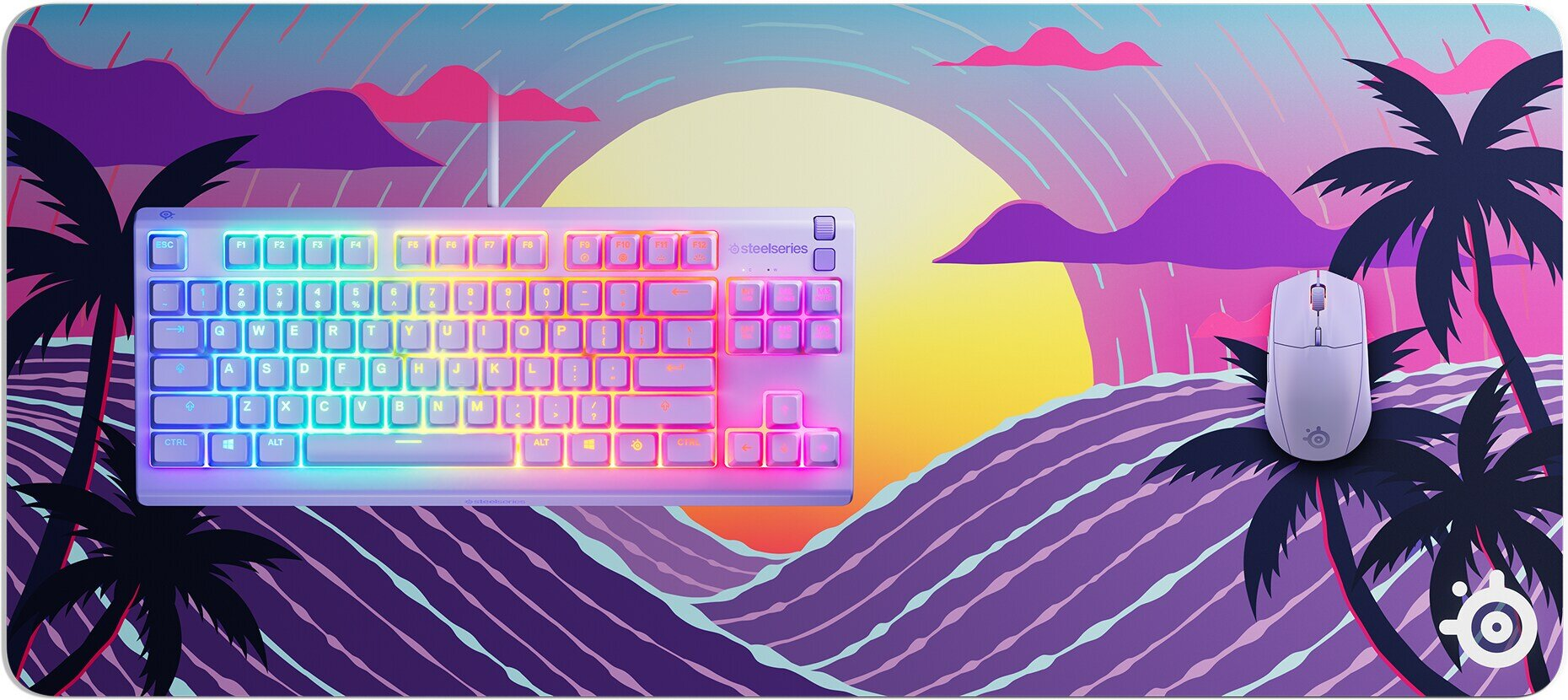 Biała klawiatura RGB i mysz spoczywają na kolorowej podkładce z motywem plaży i palm.