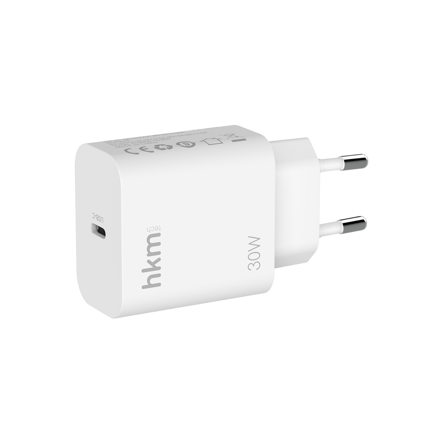 Beyaz arka planda Avrupa tipi fişe sahip beyaz 30W USB-C duvar şarj cihazı.