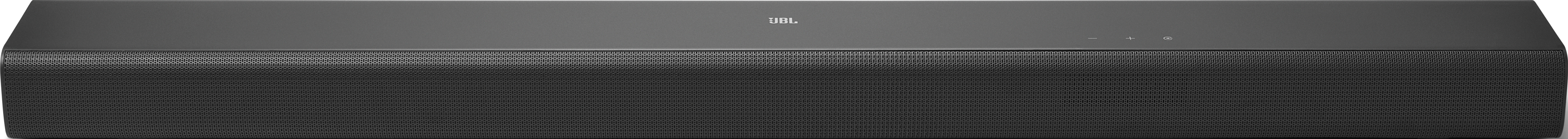 Une longue barre de son JBL noire avec grille métallique et commandes supérieures sur fond blanc.