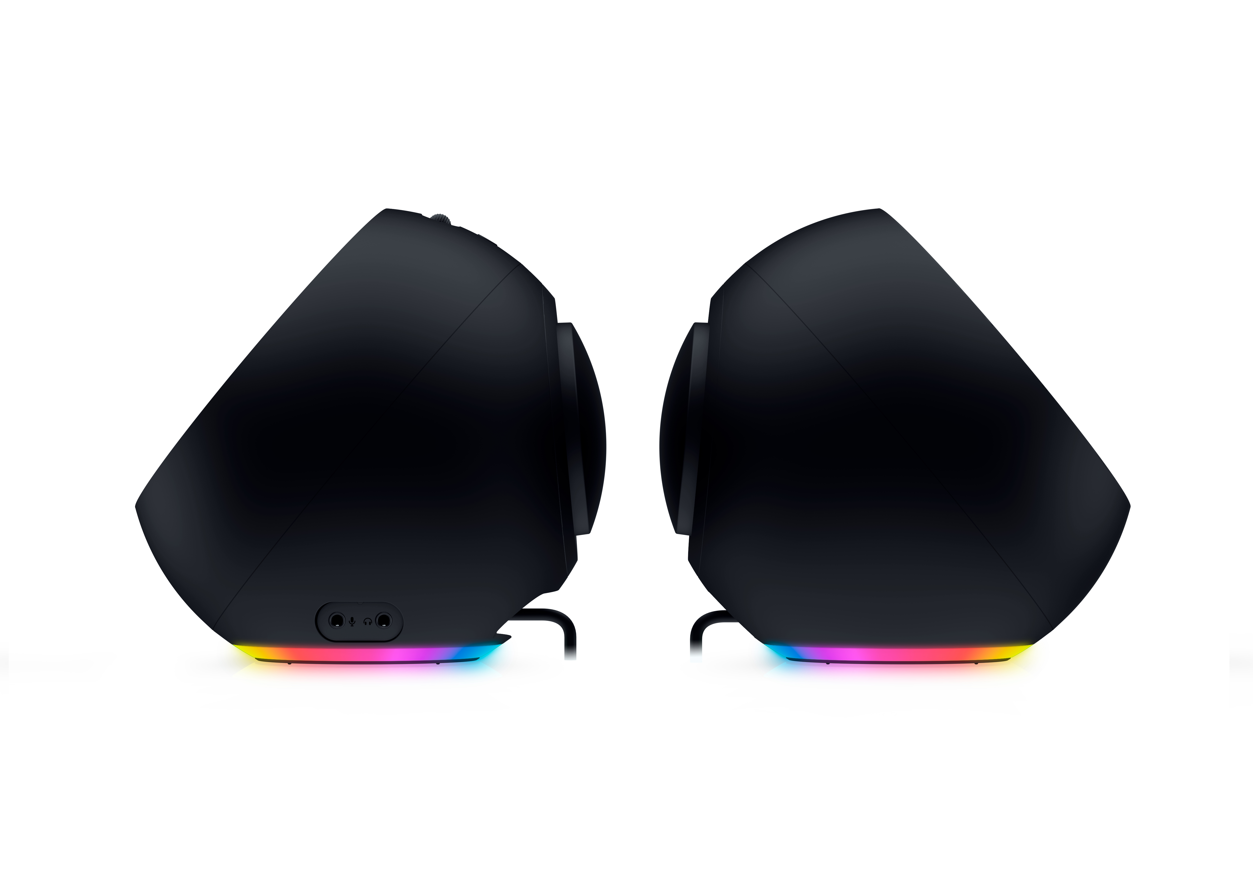 Zwei schwarze Computerlautsprecher mit runden Gehäusen und RGB-Beleuchtung unten auf weißem Hintergrund.