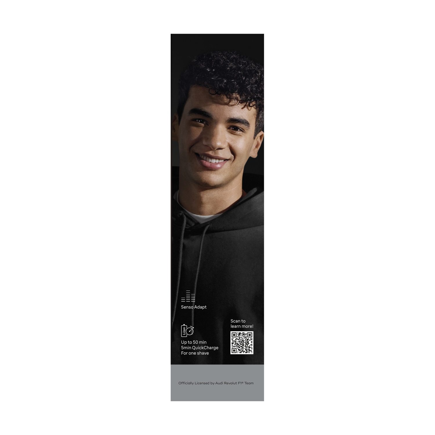 Giovane sorridente in felpa nera con info e codice QR.