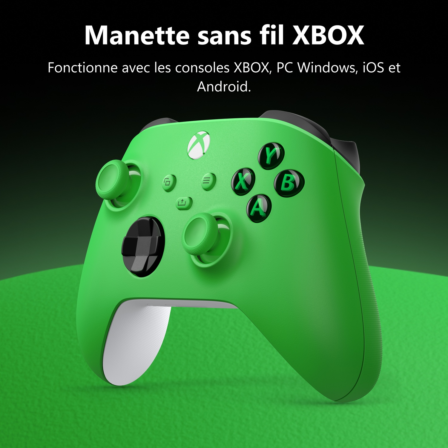 Manette sans fil Xbox verte sur fond vert avec du texte en francais.