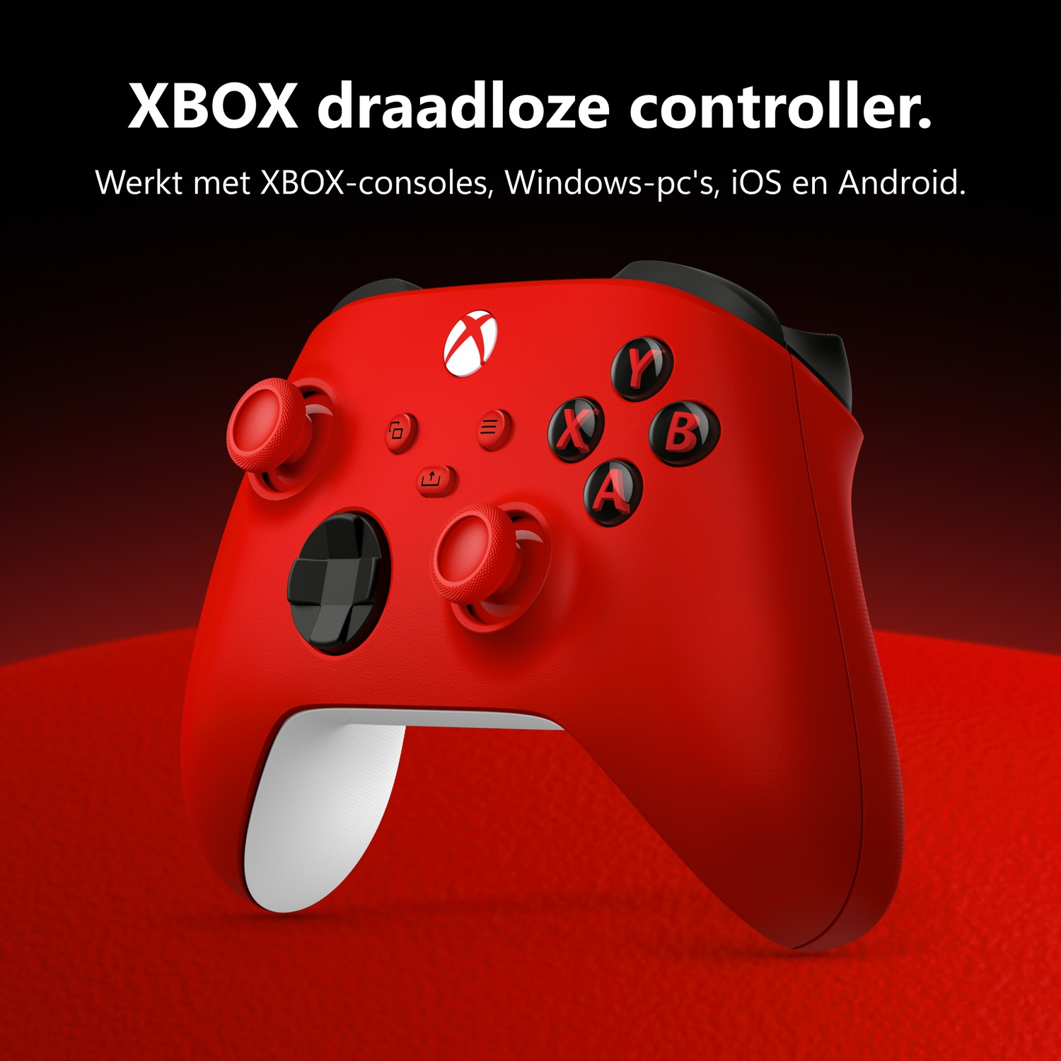 Rode draadloze Xbox-controller op rode achtergrond met tekst erboven.