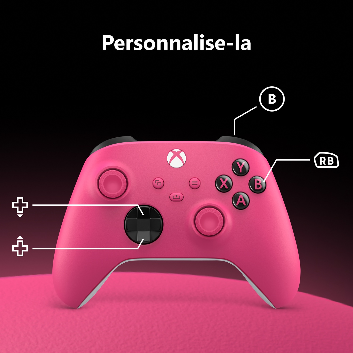 Manette Xbox rose avec boutons étiquetés sur fond rose.