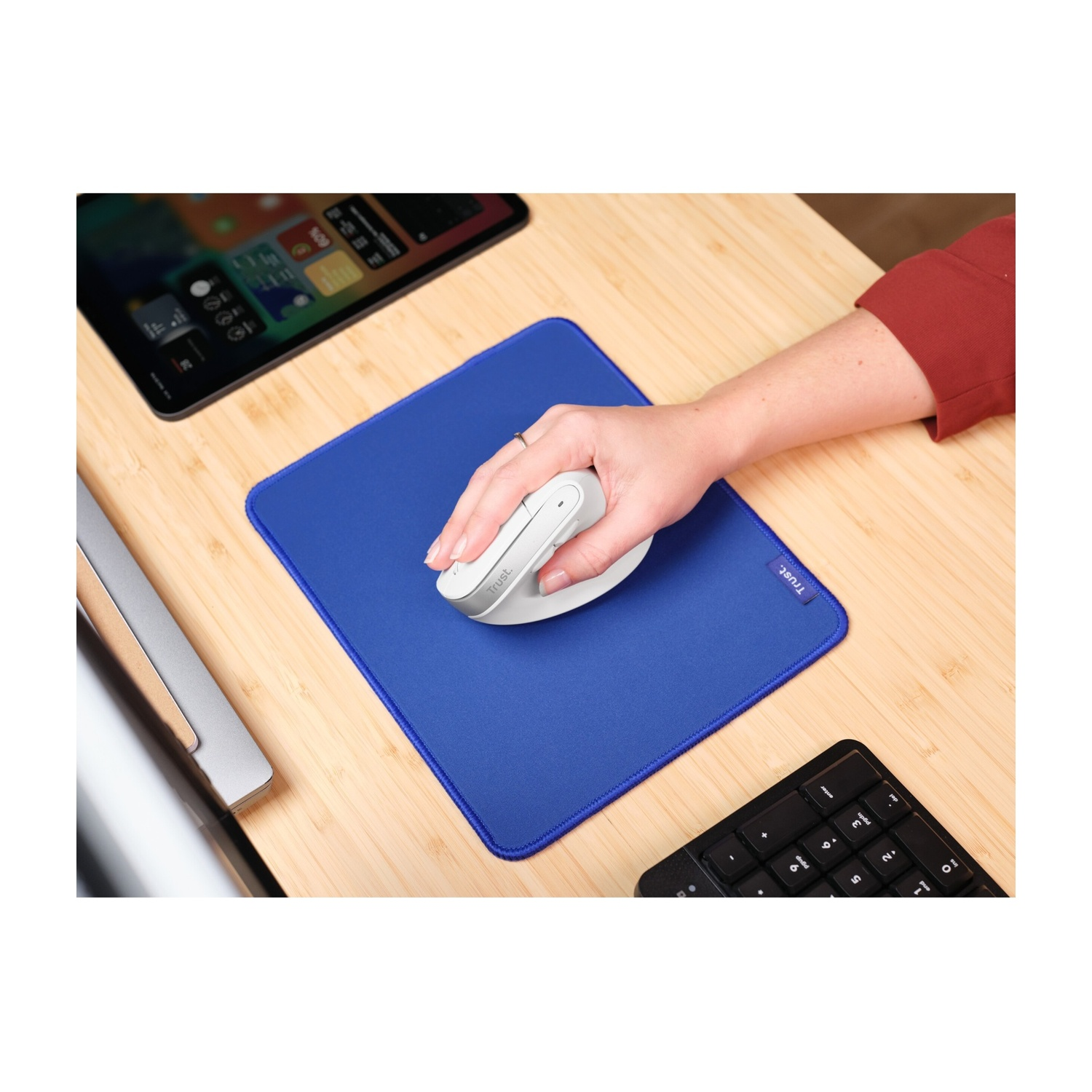 MOUSE WIRELESS TRUST BAYO+ ERG WRLS MOUSE, Collegamento Wireless, Ingresso: Otticamente a diodi laser, Scrolling a 2 direzioni, Risoluzione max 2400 dpi, forma ergonomica, White