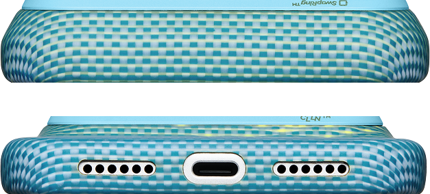 Kék okostelefon tok szőtt mintával, USB-C porttal és hangszórókkal.