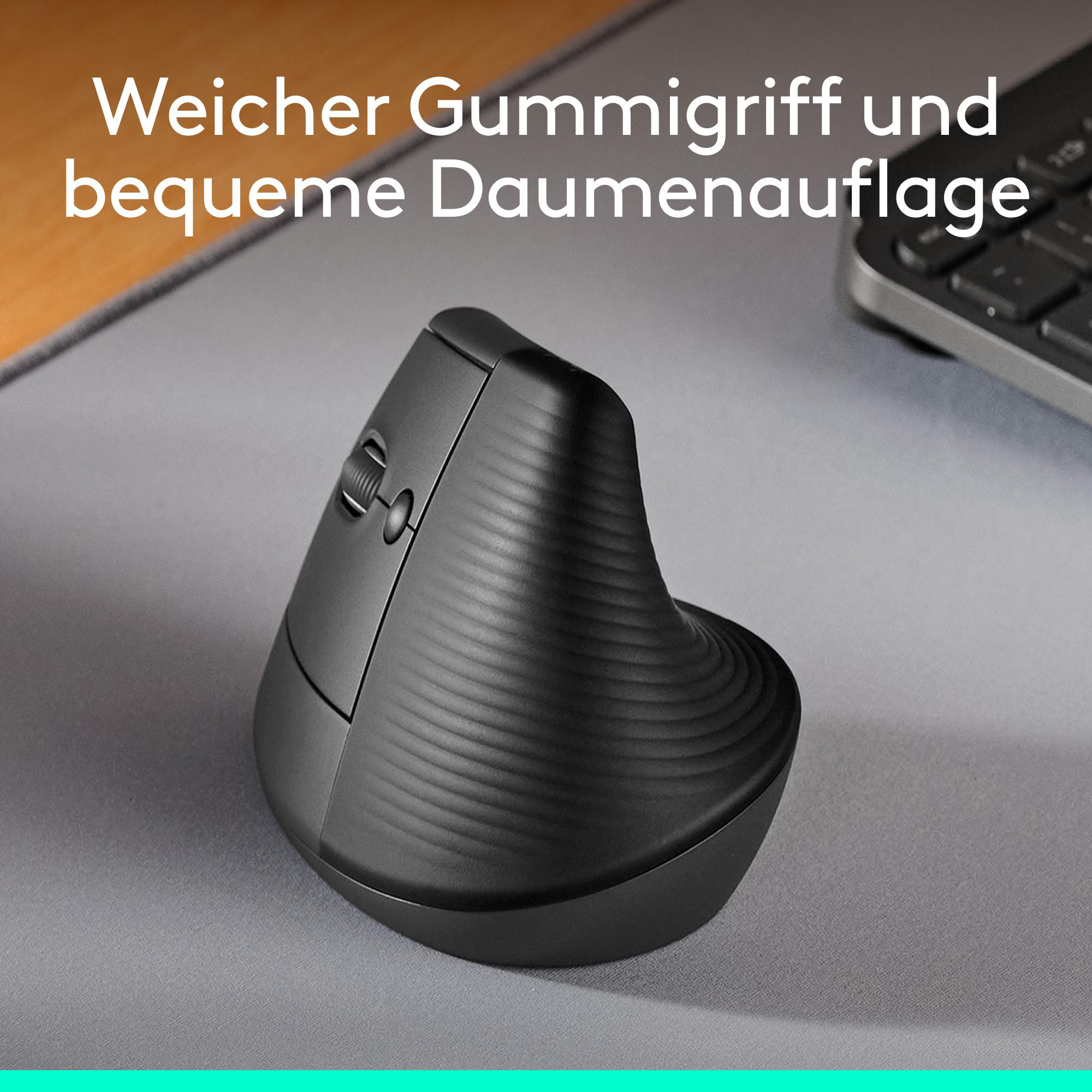 Eine schwarze ergonomische vertikale Maus liegt auf einer grauen Schreibtischunterlage neben einer Tastatur.