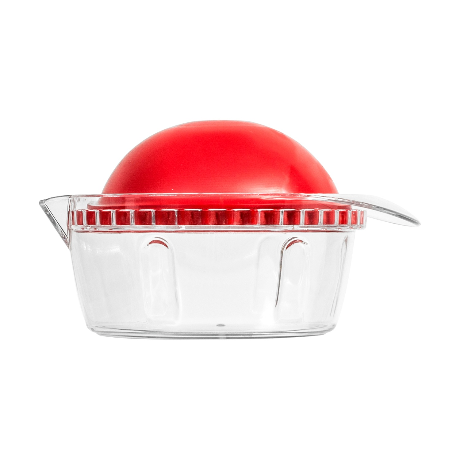 Uno spremiagrumi con un contenitore trasparente e un grande coperchio a cupola rossa su sfondo bianco.