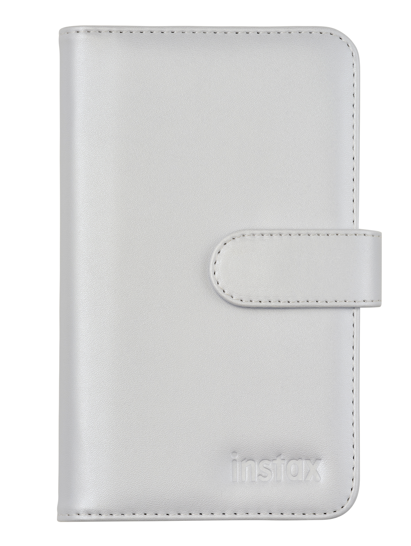 Srebrna, zamknięta okładka albumu na zdjęcia z zapięciem i wytłoczonym logo instax na białym tle.