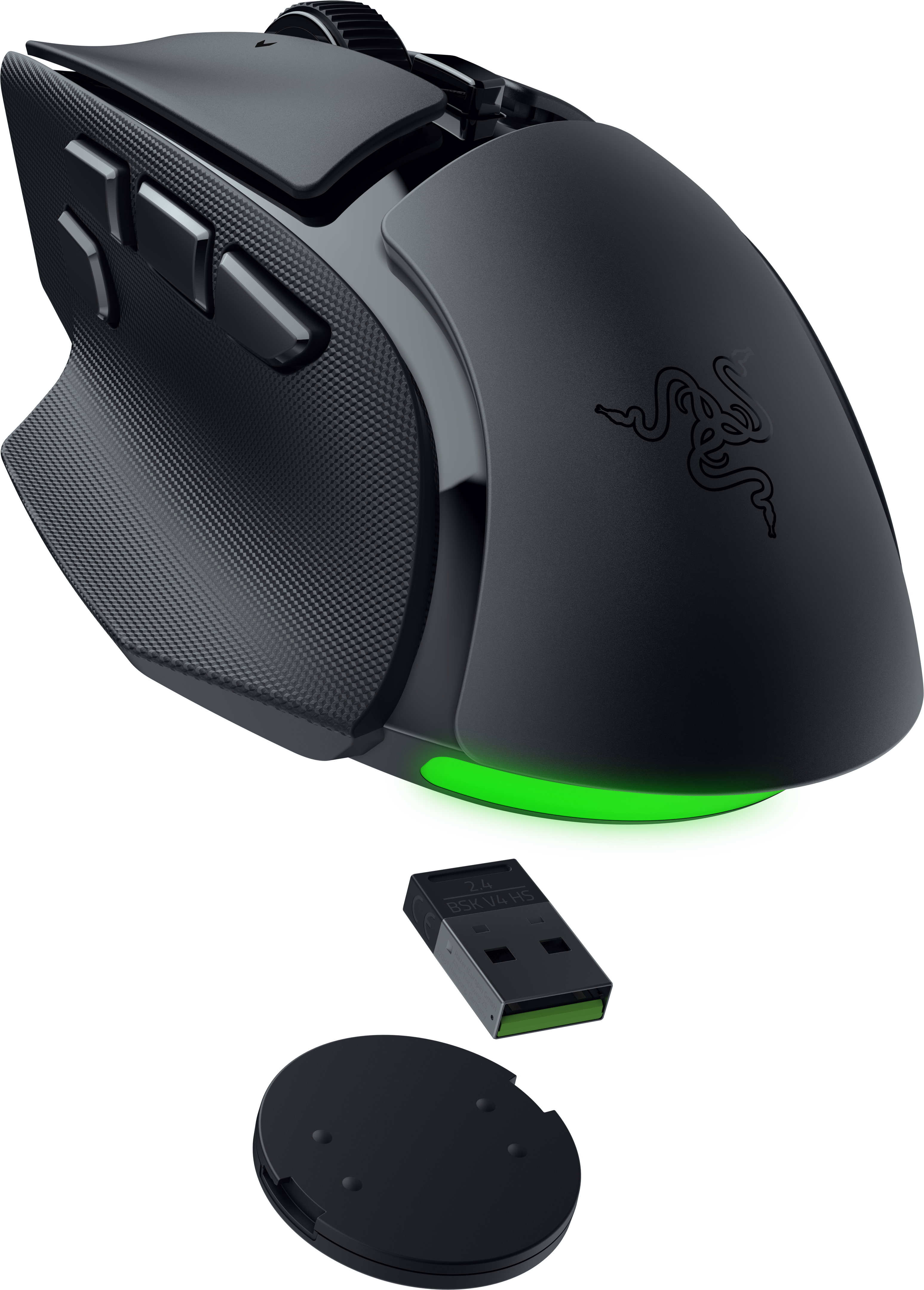 Schwarze kabellose Gaming-Maus mit grünem Leuchten, USB-Empfänger und Abdeckung auf weißem Grund.