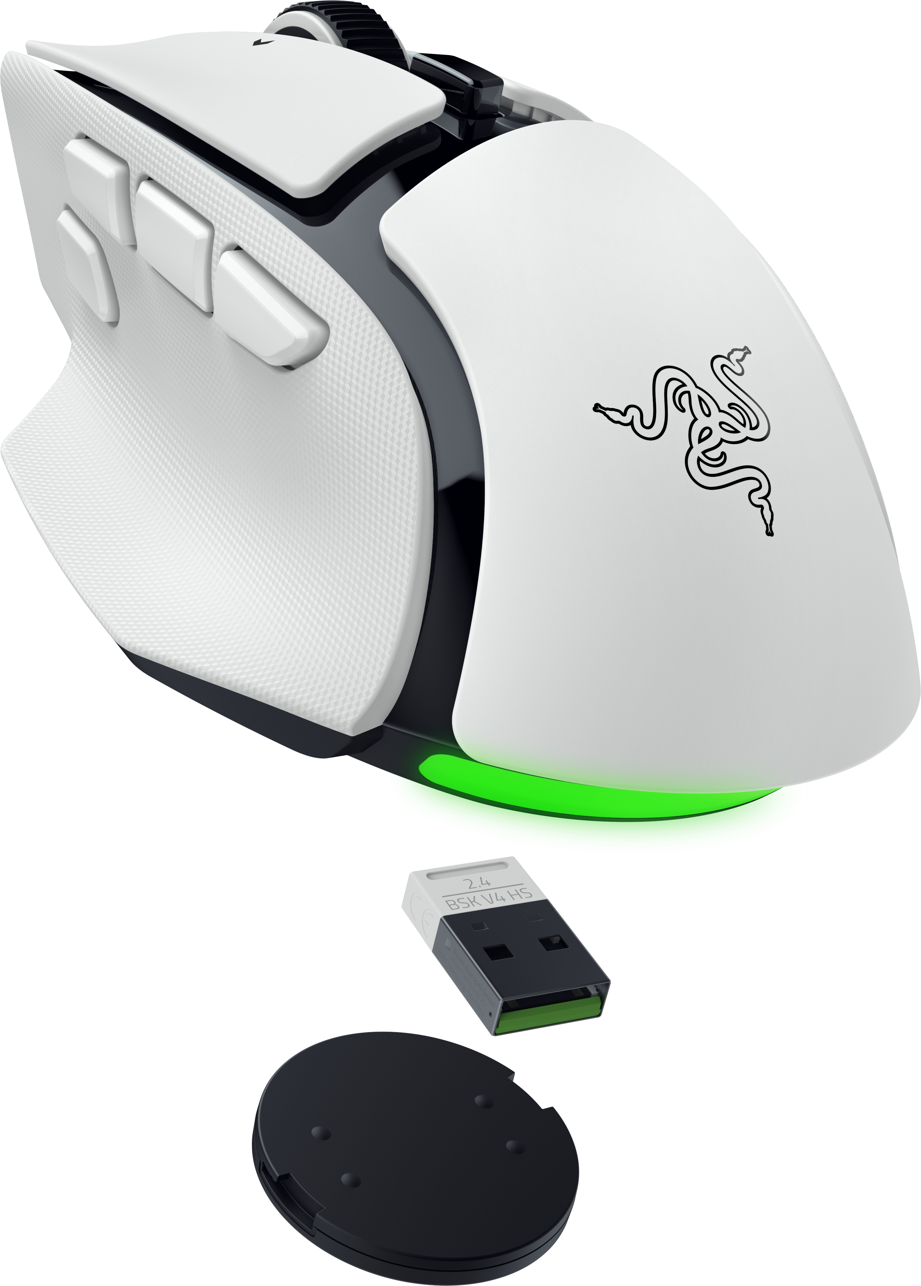 Eine weiße kabellose Gaming-Maus mit USB-Empfänger und schwarzer Abdeckung vor weißem Hintergrund.
