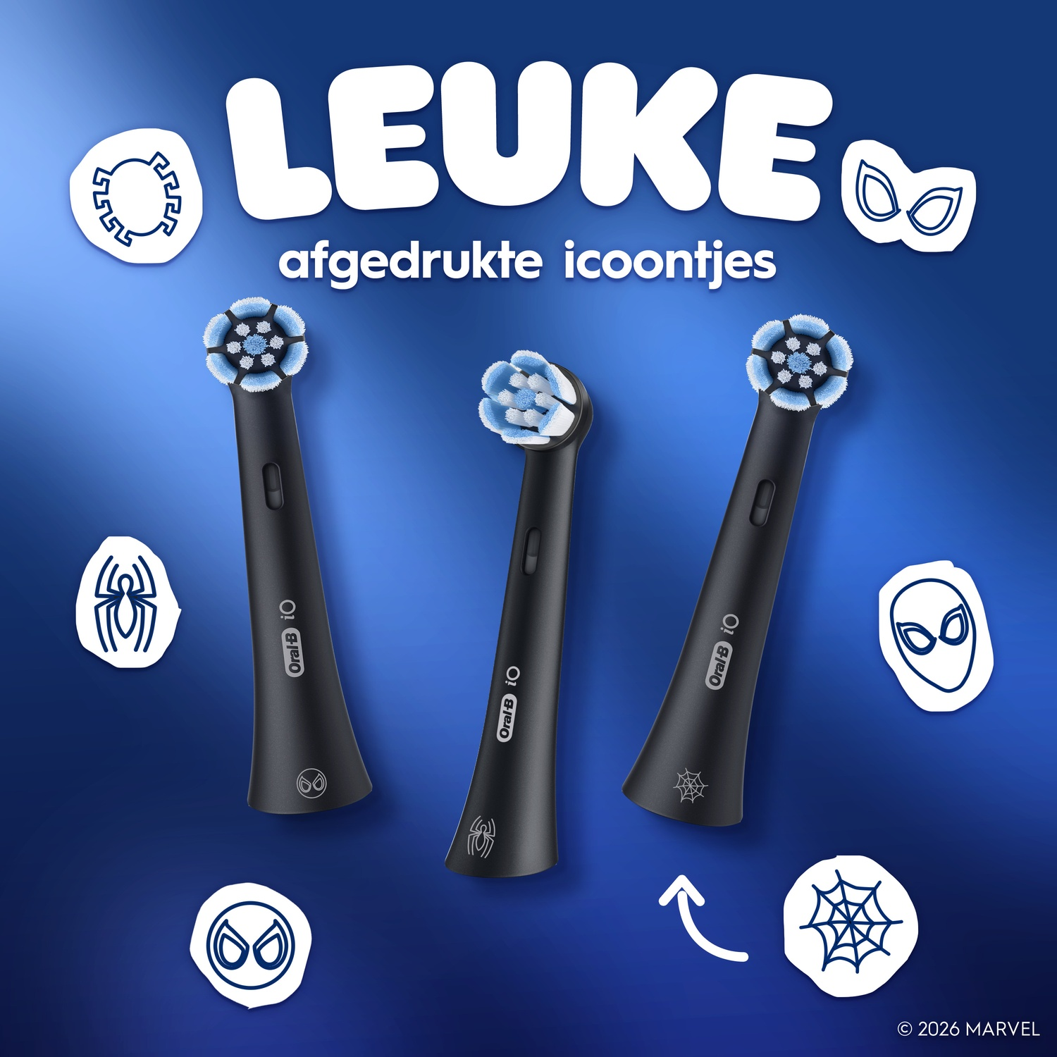 Three black Oral-B toothbrush heads are displayed on a blue background surrounded by Spider-Man icons and Dutch text.