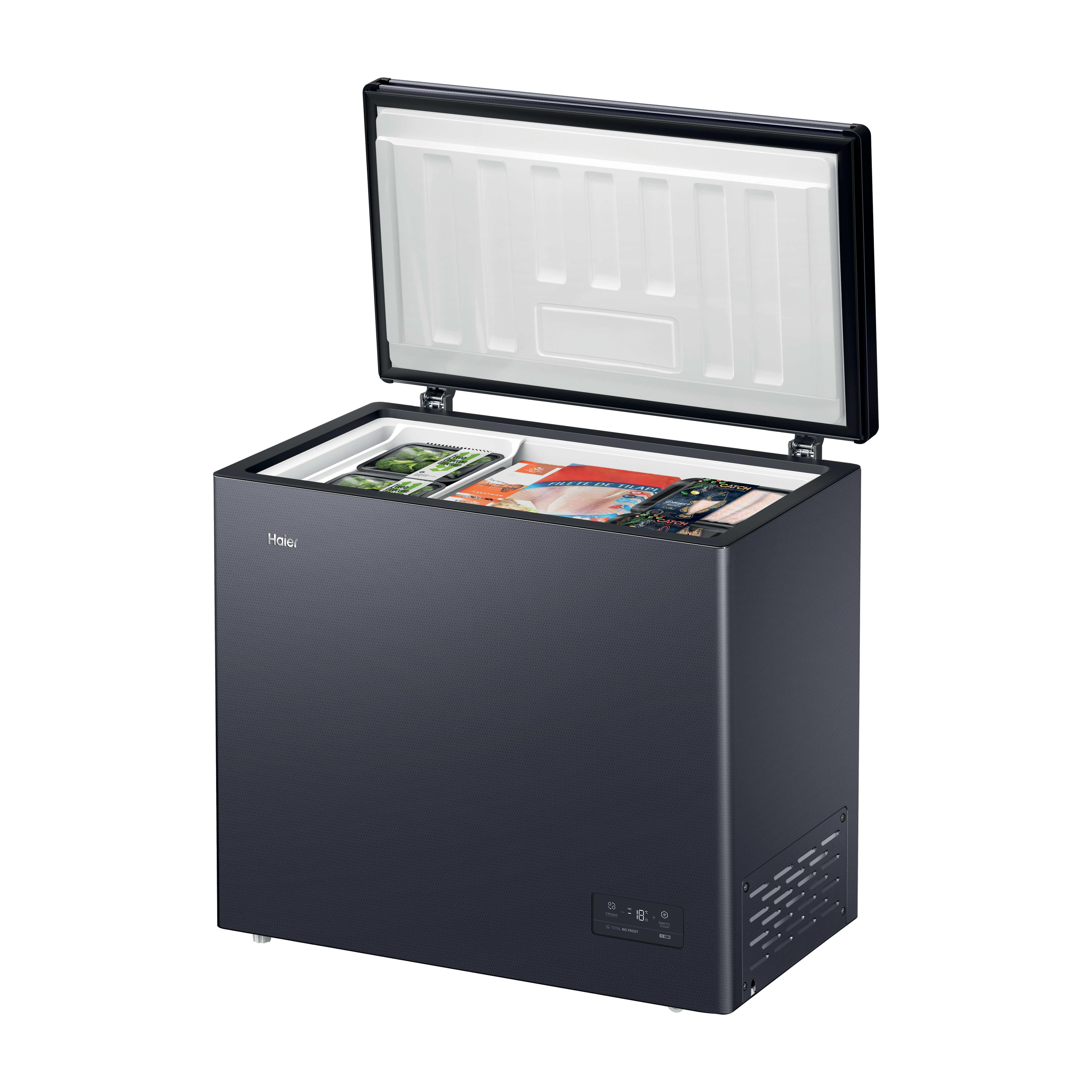 Eine offene schwarze Haier Truhengefriereinheit mit Lebensmitteln im Inneren und einem digitalen Display.
