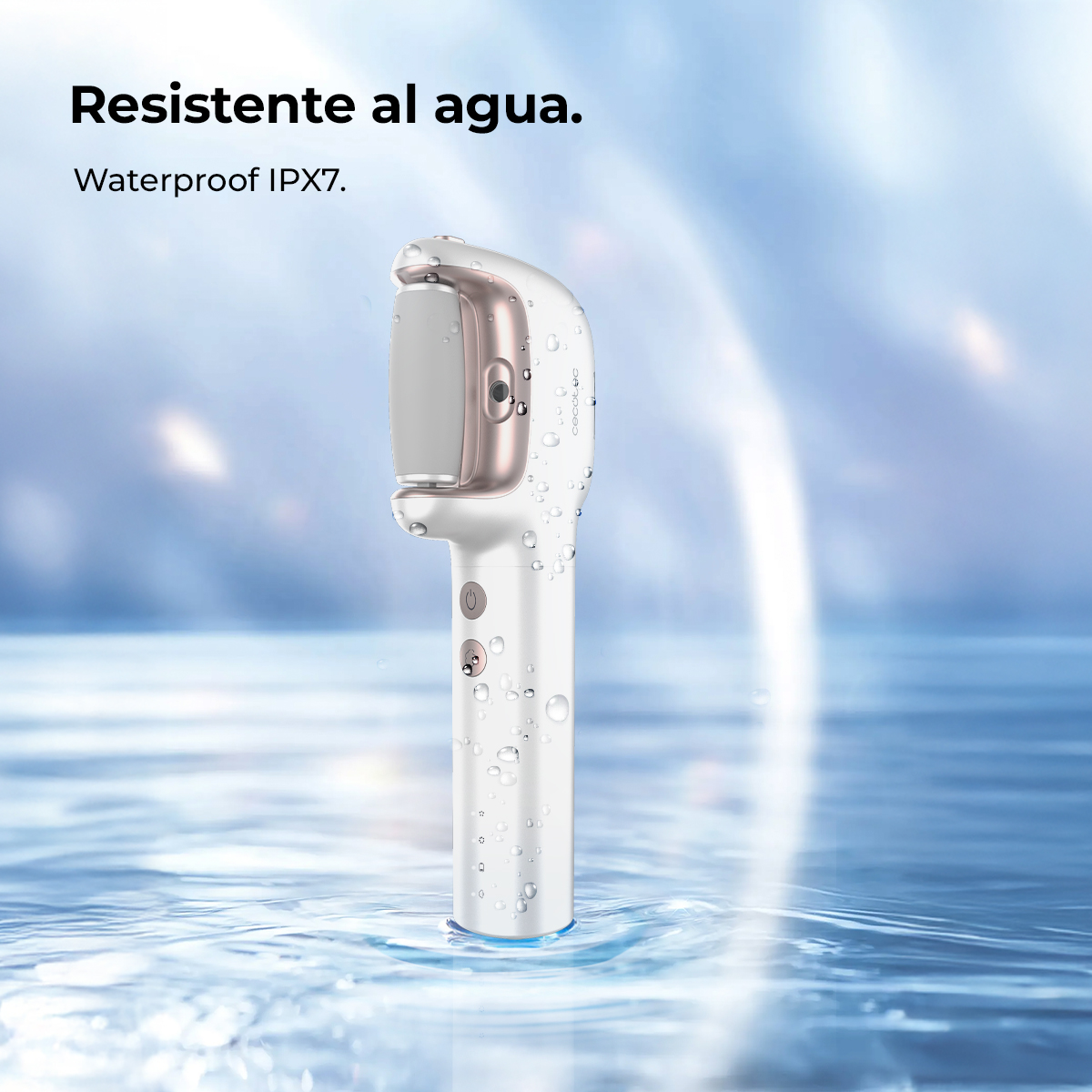Eliminador de durezas IPX7 resistente al agua en agua con gotas y texto sobre fondo azul.