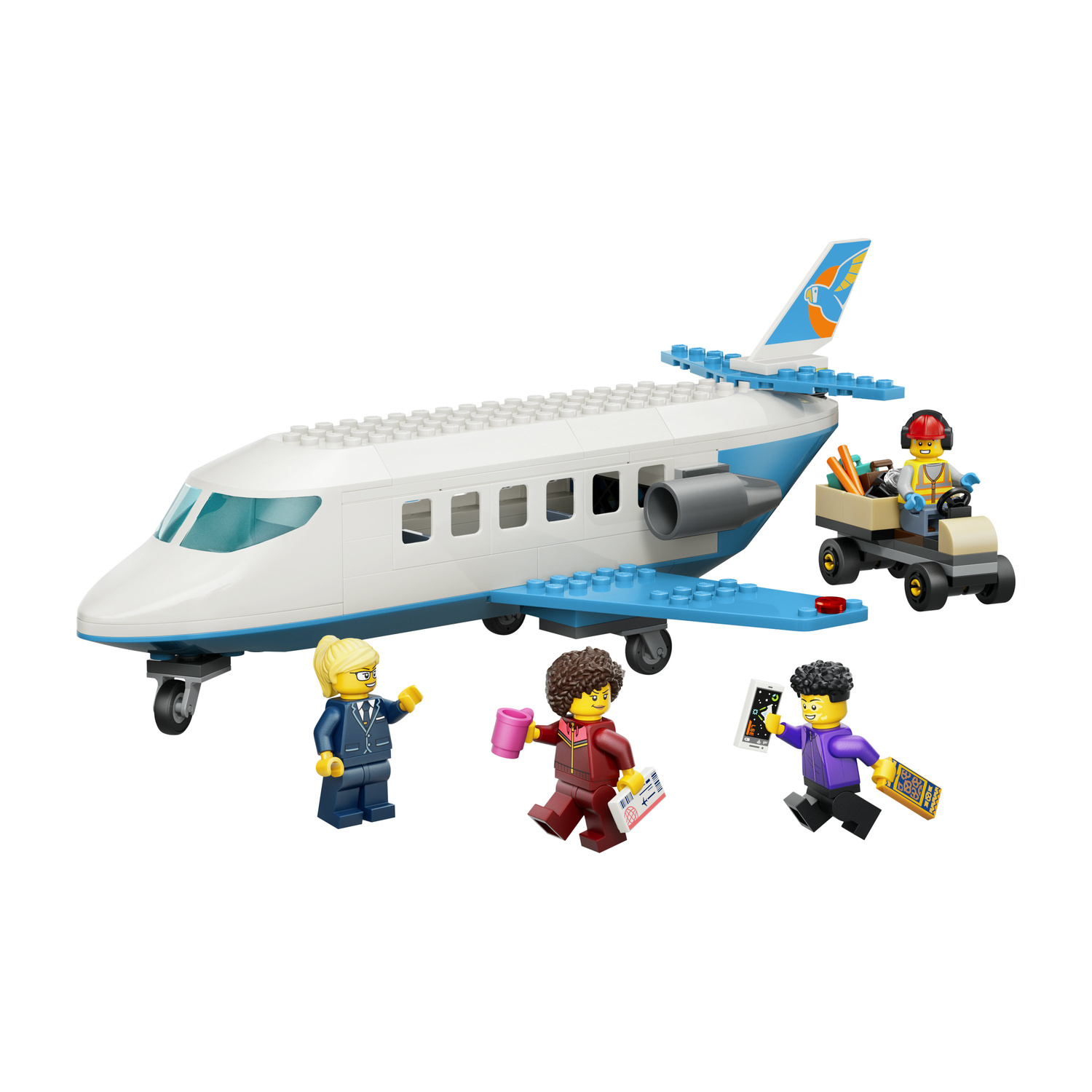 Aereo passeggeri Lego bianco e blu con minifigure, carrello portabagagli e equipaggio su sfondo bianco.