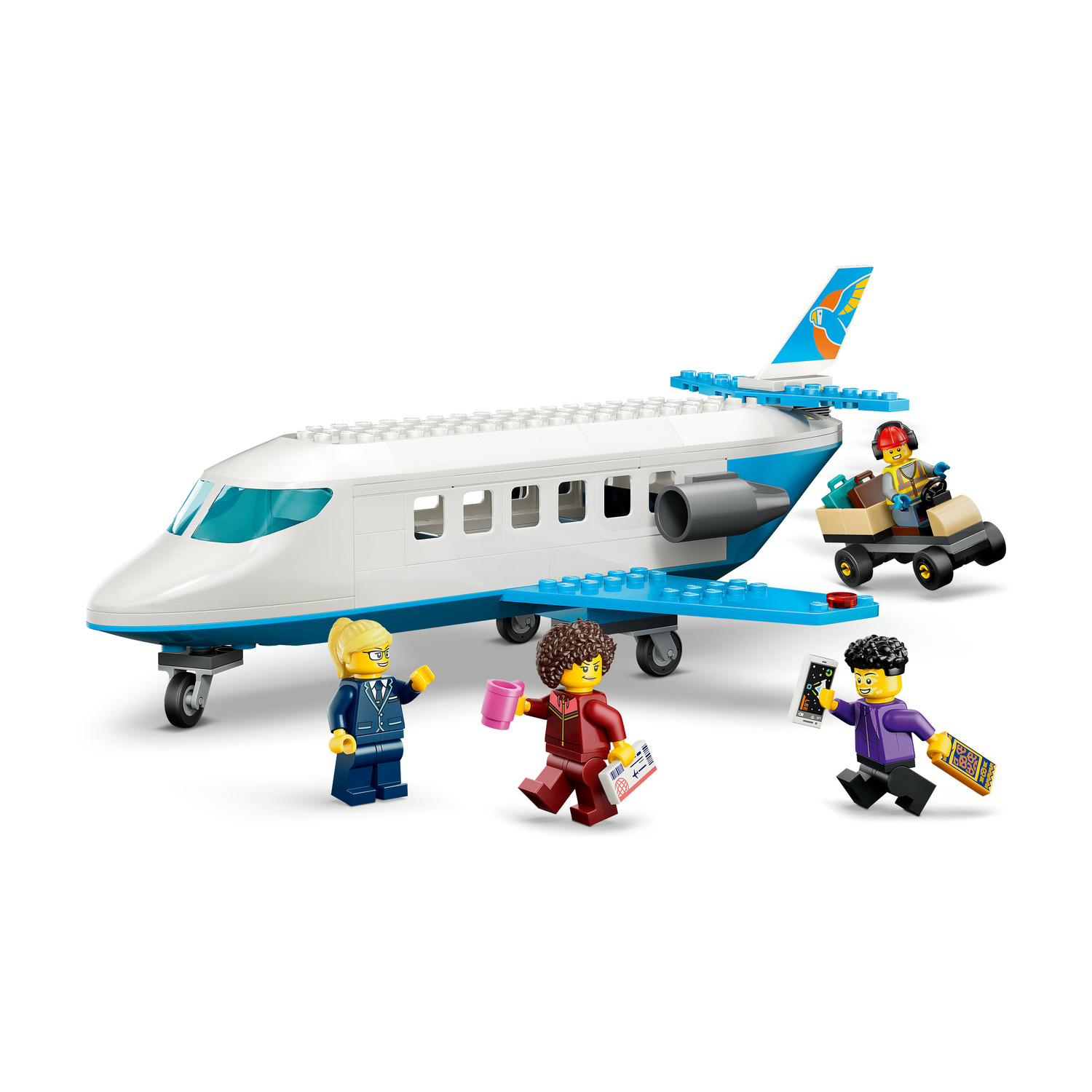 Aereo di linea Lego bianco e blu con minifigure a terra e un carrello portabagagli.