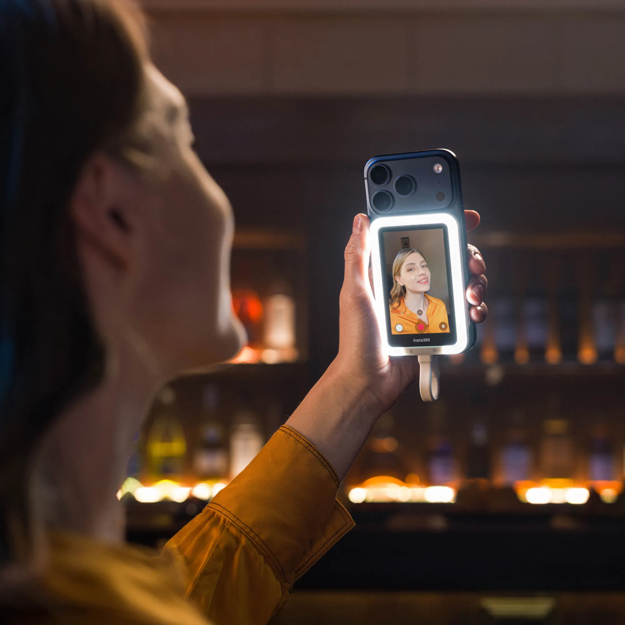 INSTA360 CINSFAVE SNAP SELFIE SCREEN