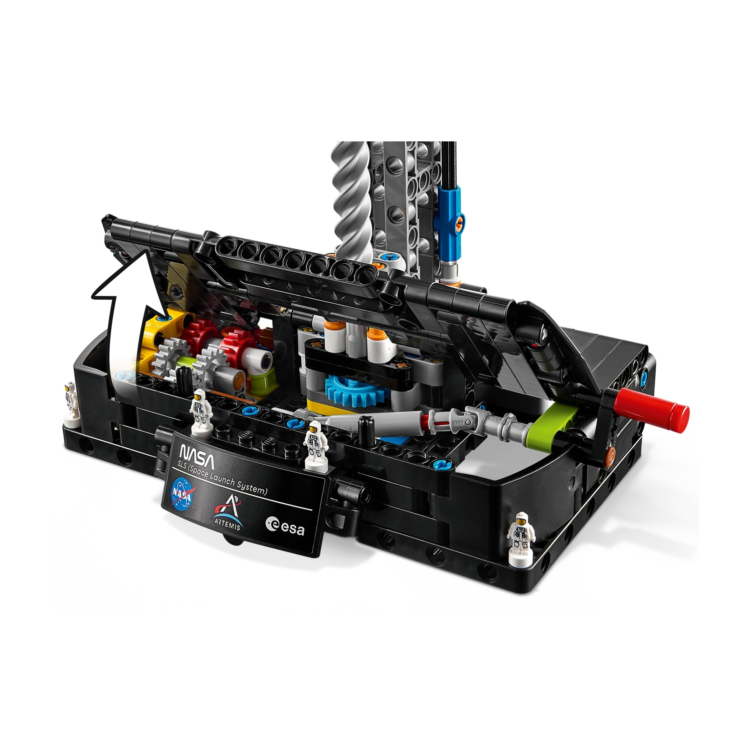 Modello LEGO Technic NASA SLS con telaio nero aperto, ingranaggi, vite verticale e minifigure di astronauti.