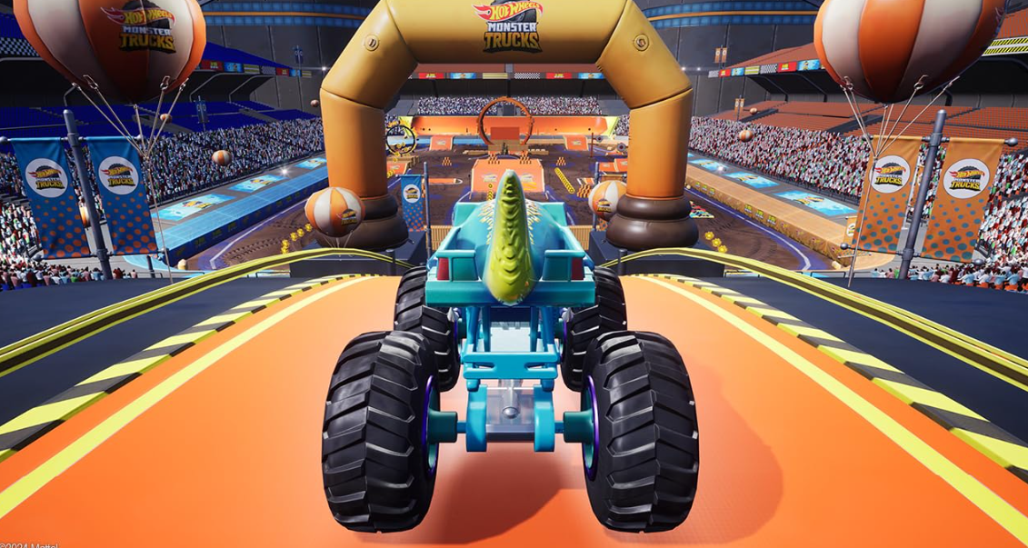 Ein blauer Monstertruck steht vor dem Start in einem Stadion.