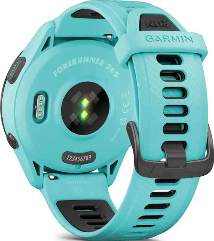 Die Rückseite einer türkisfarbenen Garmin Forerunner 265 Smartwatch zeigt die Sensoren und das Silikonarmband.