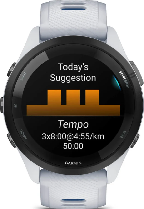 Eine weiße Garmin-Sportuhr zeigt die heutigen Tempo-Trainingsvorschläge an.