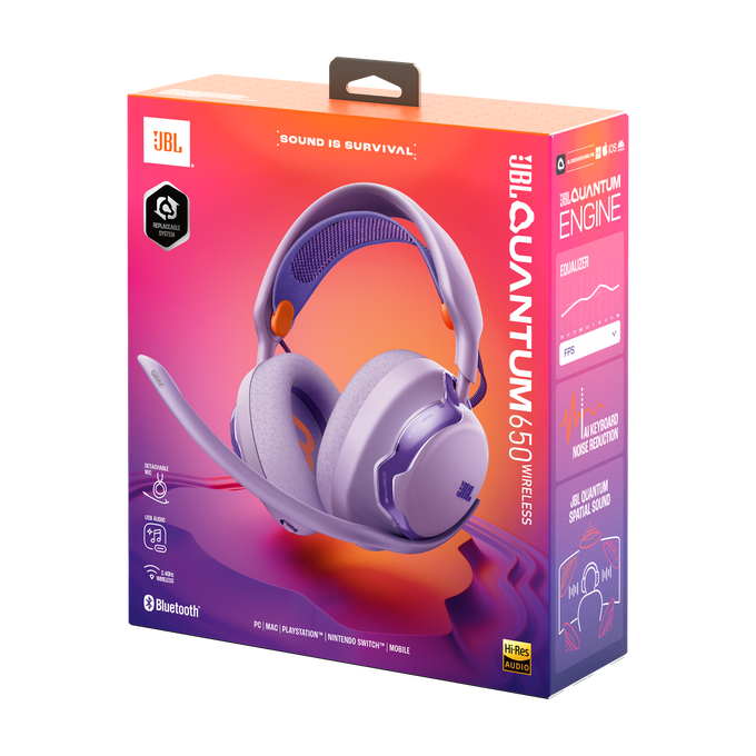 Embalaje de los auriculares inalambricos de juego JBL Quantum 650 morados con microfono sobre fondo negro.