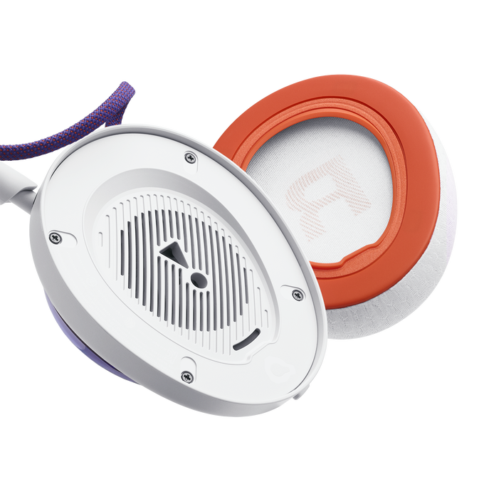 Primer plano de auriculares abiertos con una rejilla interior blanca y almohadilla naranja.