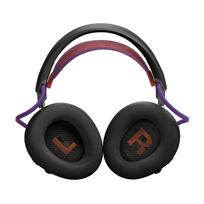 Auriculares negros de diadema con banda violeta y marcas L/R naranjas sobre fondo negro.