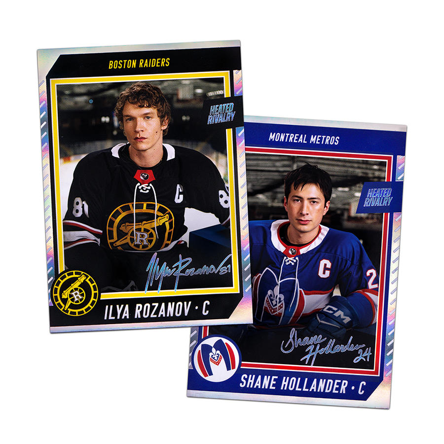 Zwei Eishockey-Sammelkarten mit den Spielern Ilya Rozanov von den Boston Raiders und Shane Hollander.
