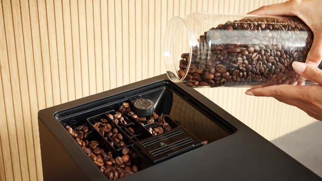 Ekspres ciśnieniowy KOENIC Cremaro KCAM 1518026 B Moc 1725W 15 bar Cold Brew Czarny