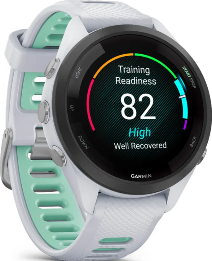 Eine weiße und mintgrüne Garmin-Sportuhr mit schwarzem Display, das Trainingsbereitschaft 82 und High anzeigt.