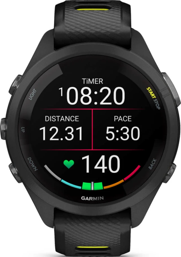 Eine schwarze Garmin-Sportuhr zeigt Timer, Distanz, Tempo und Herzfrequenz auf dem Bildschirm.