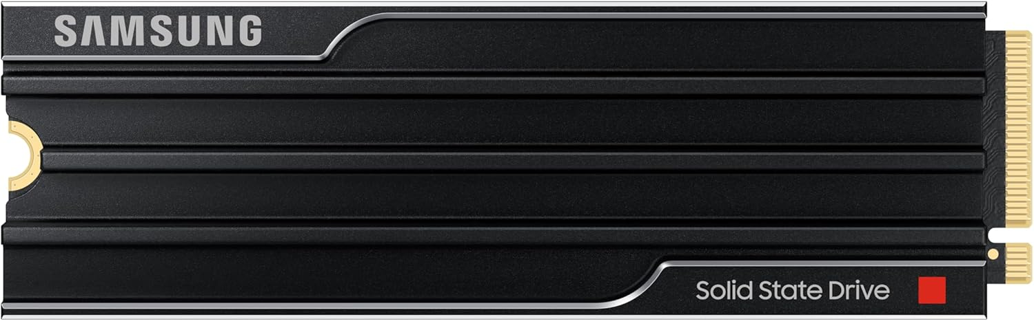 Yivli soğutucuya ve altın pinlere sahip siyah Samsung SSD sürücüsü.