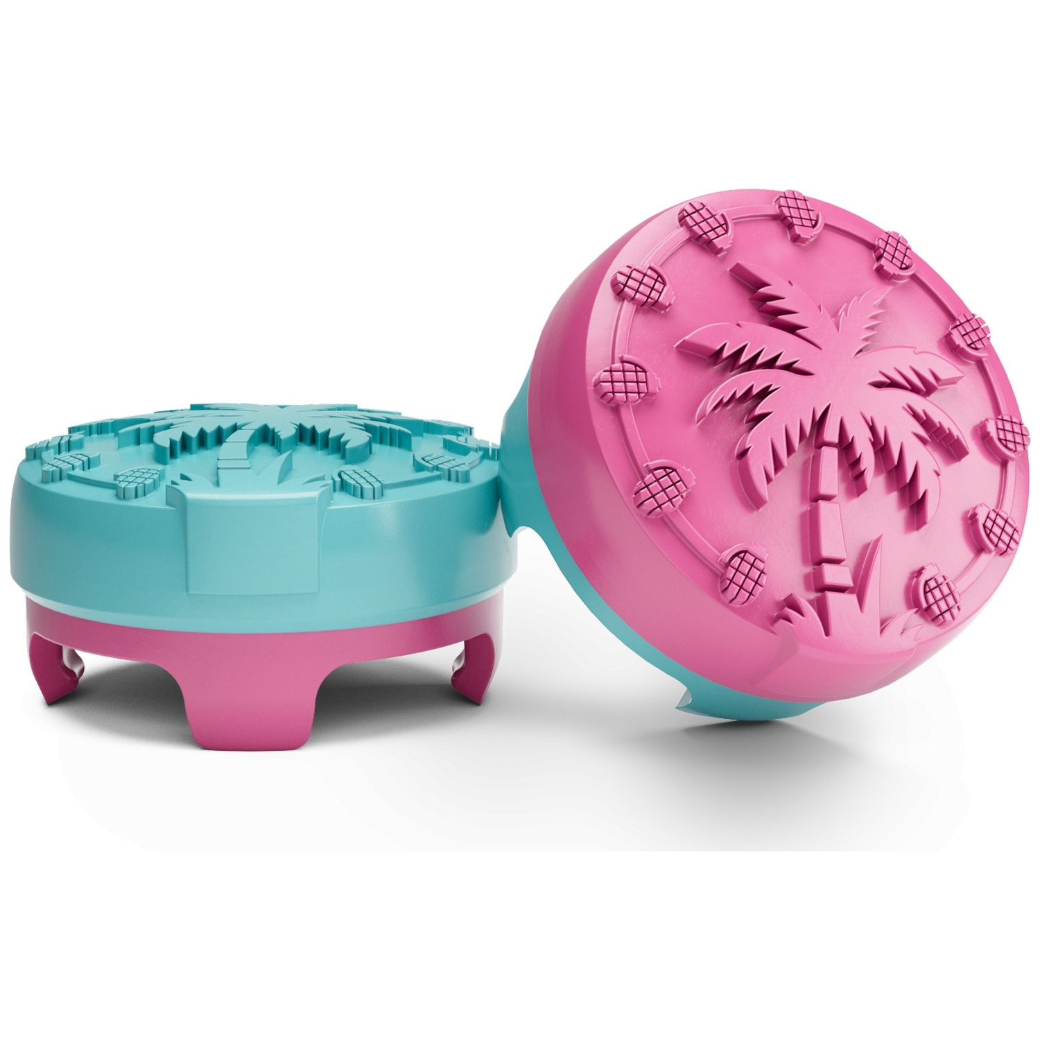 Twee ronde strandmallen in blauw en roze met palmpatronen op wit.
