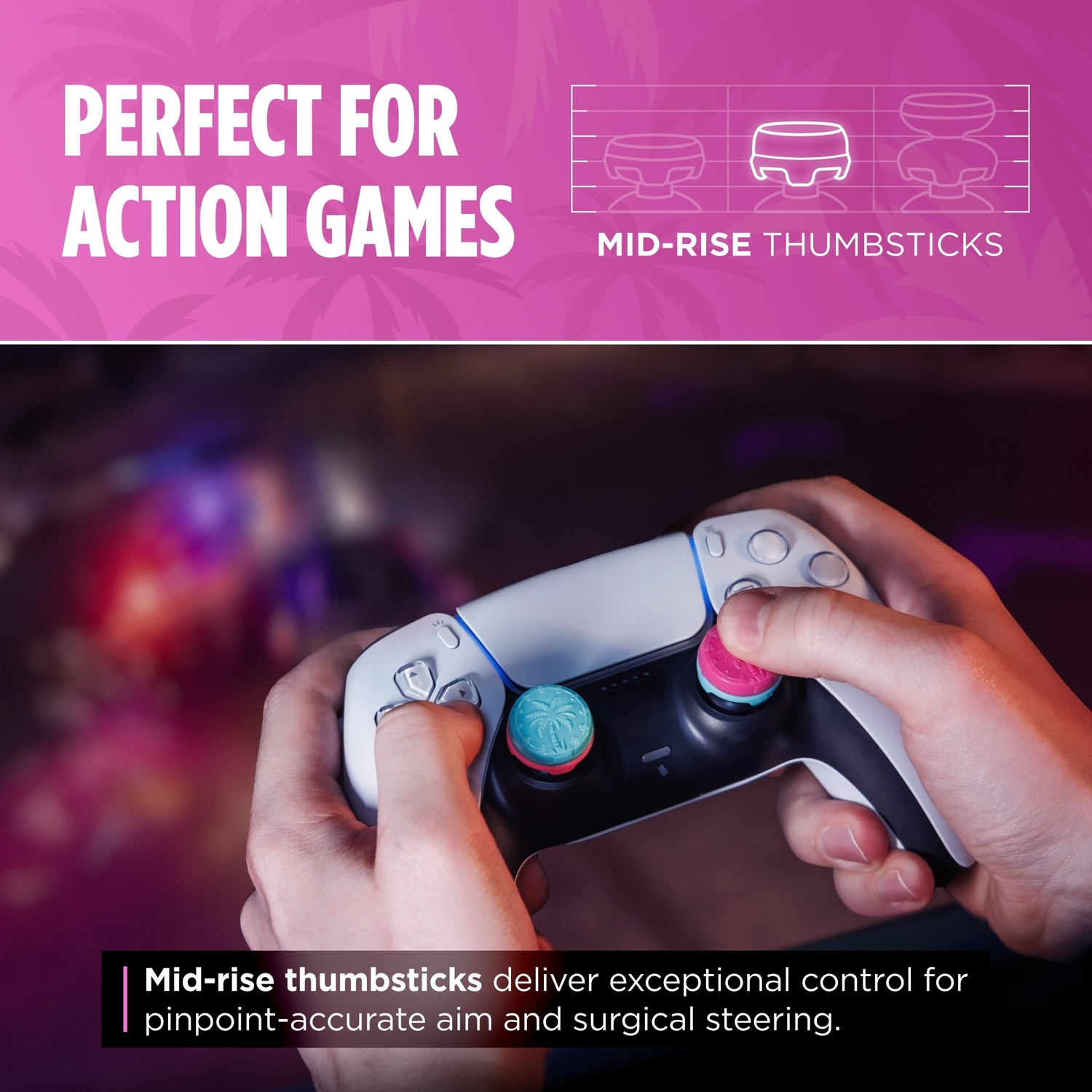 Handen houden een witte controller vast met roze en blauwe duimstickgrepen.