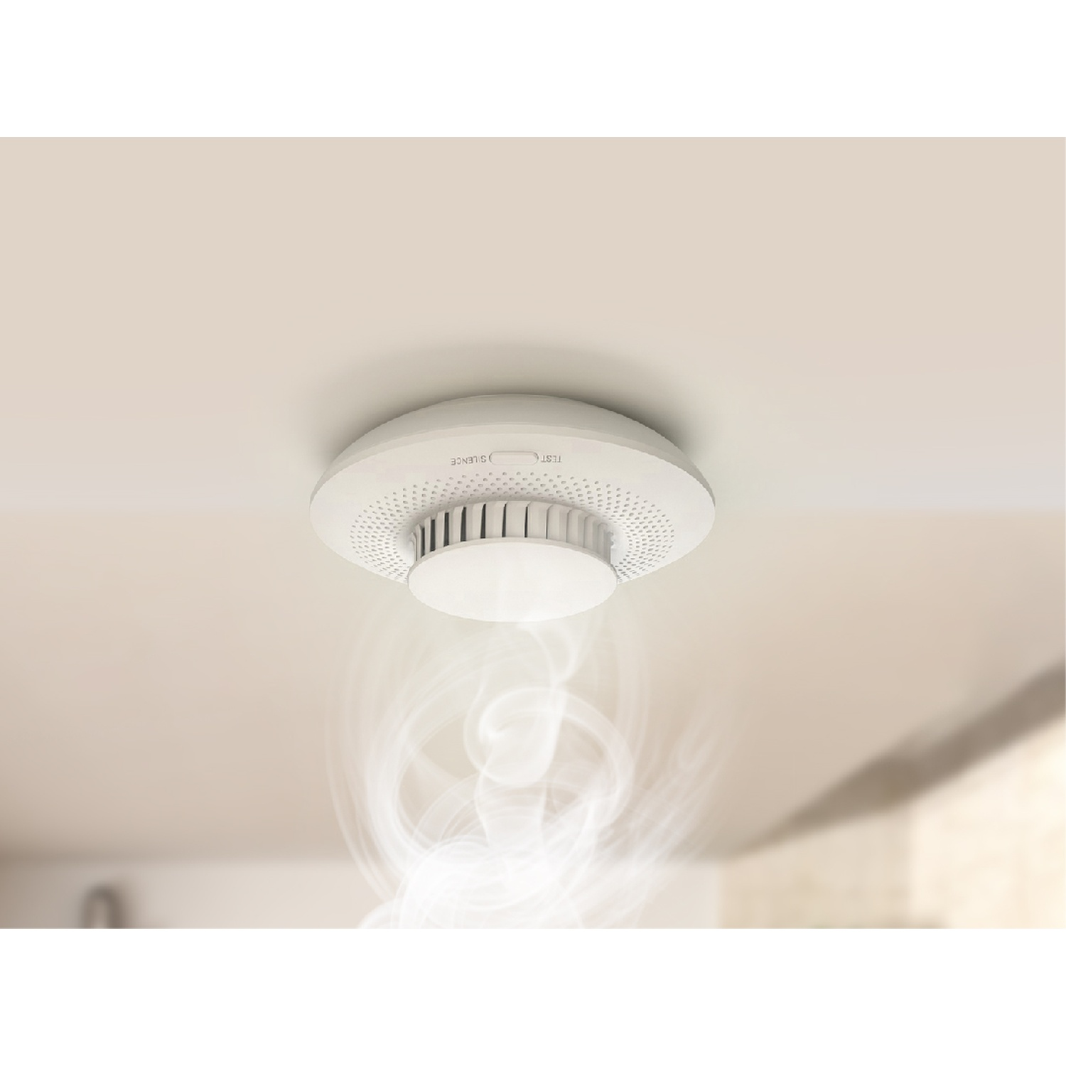 Een witte rookmelder aan het plafond met opstijgende witte rook.