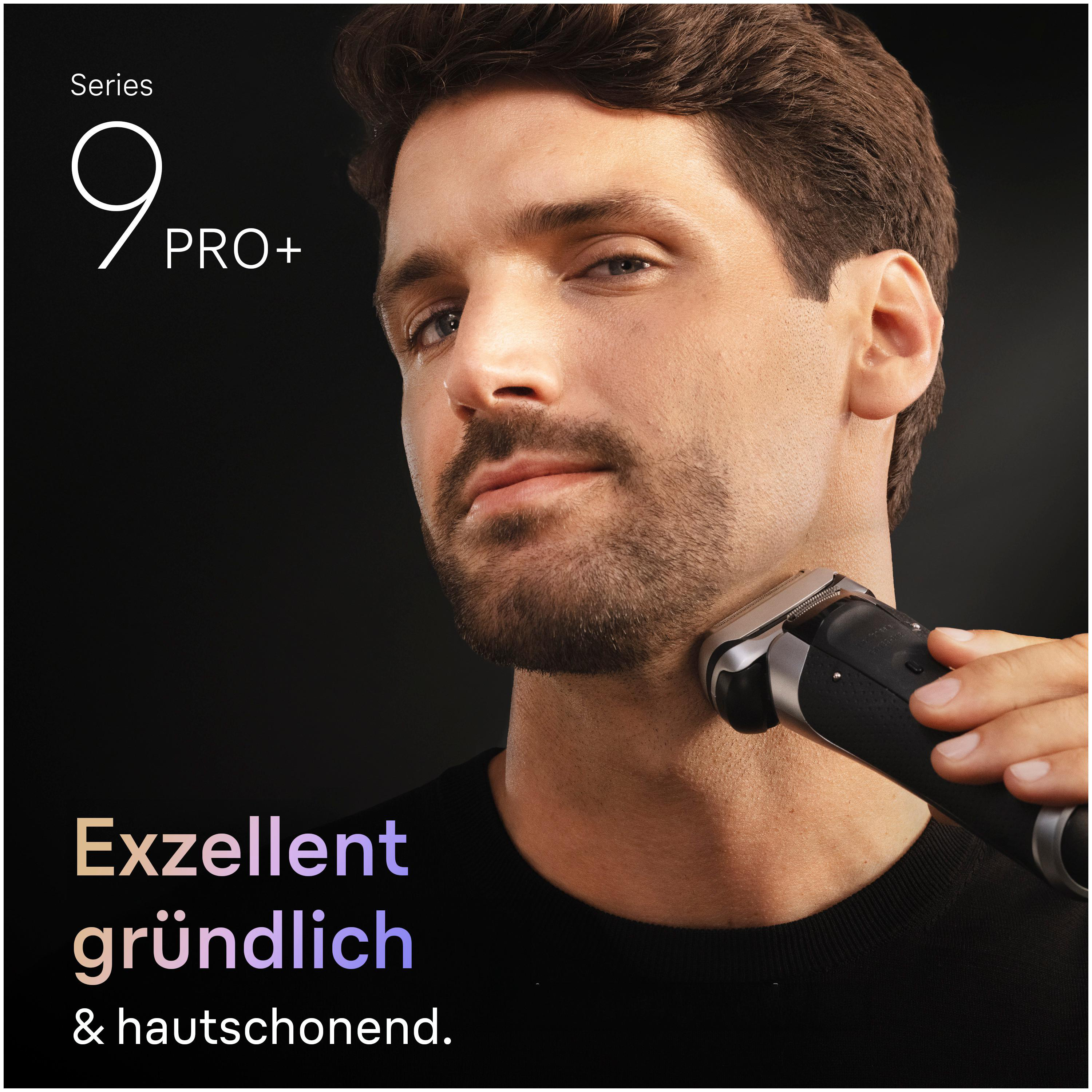 Ein Mann rasiert sich den Hals mit einem schwarzen Elektrorasierer. Text lautet Series 9 PRO+.